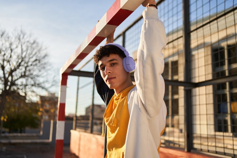 jbl_tune_520bt_lifestyle-image_purple-800x533-2